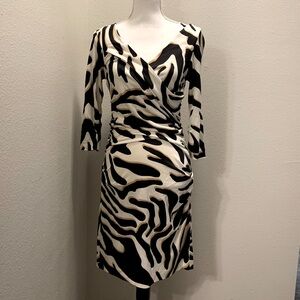 Cream, black, and tan printed ruched DVF Bentley dress 3/4 sleeves size 10